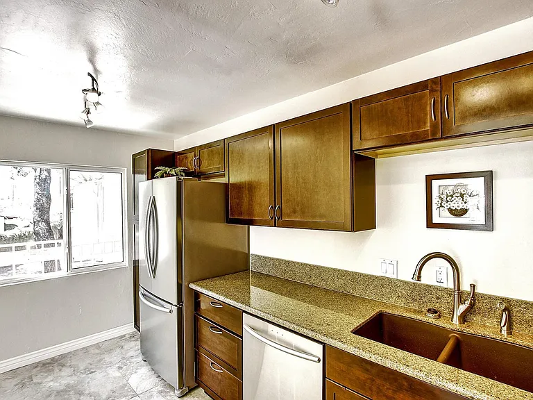 838 S Langley Ave #203 — Photo 6