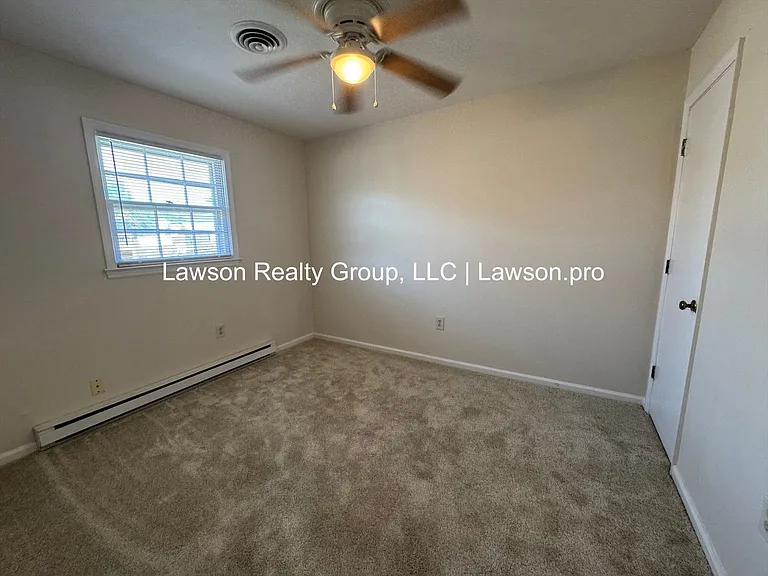 623-625 Moran Ave — Photo 9