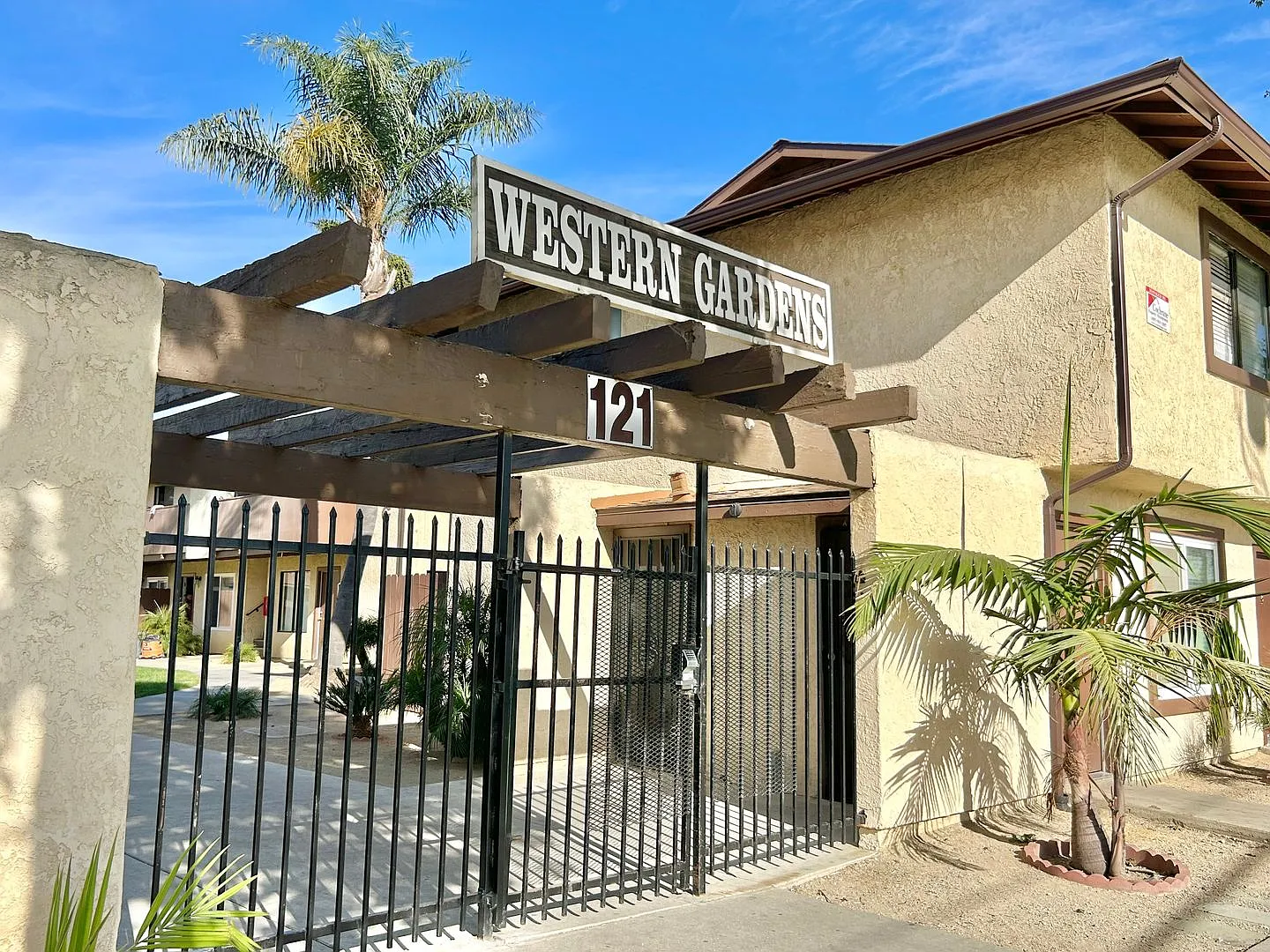 Western Gardens — Photo 2