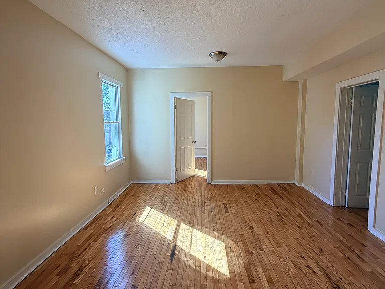 33 Dickerman St #D — Photo 2