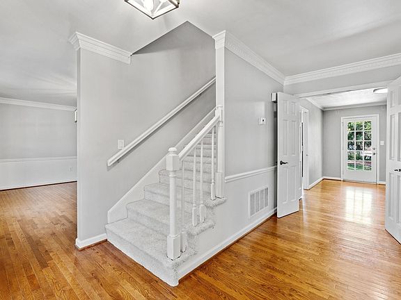 5th image of 105 Middle Brook Rd