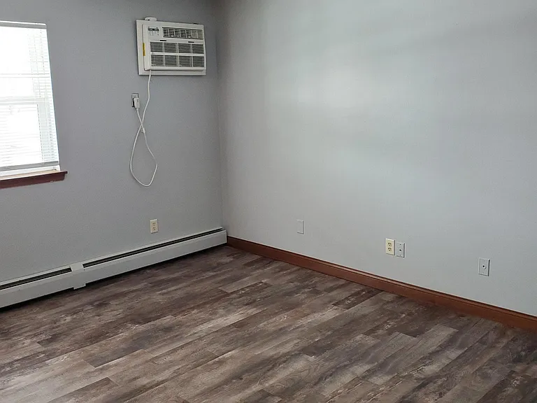300 2nd St NE #9 — Photo 5