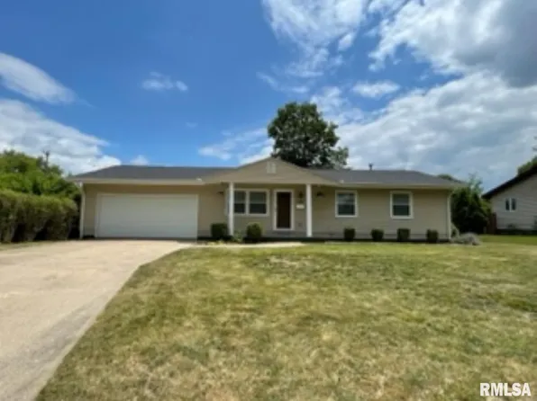 145 Holden Dr, Macomb, IL 61455