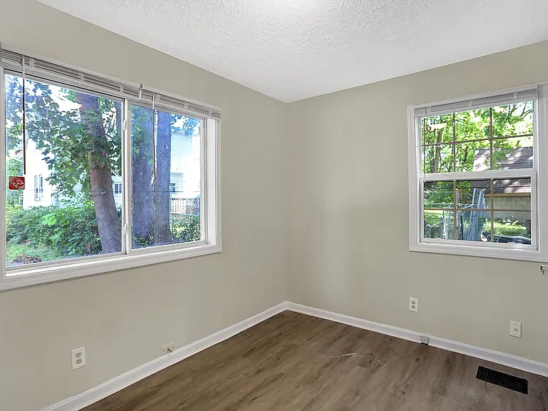 3239 Elmira St — Photo 7