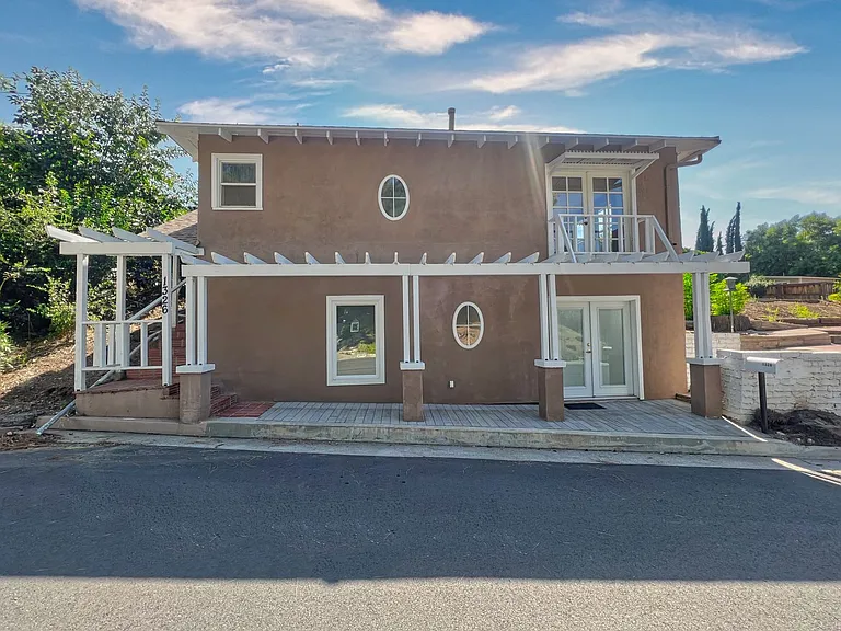 1326 Pacific St — Photo 2