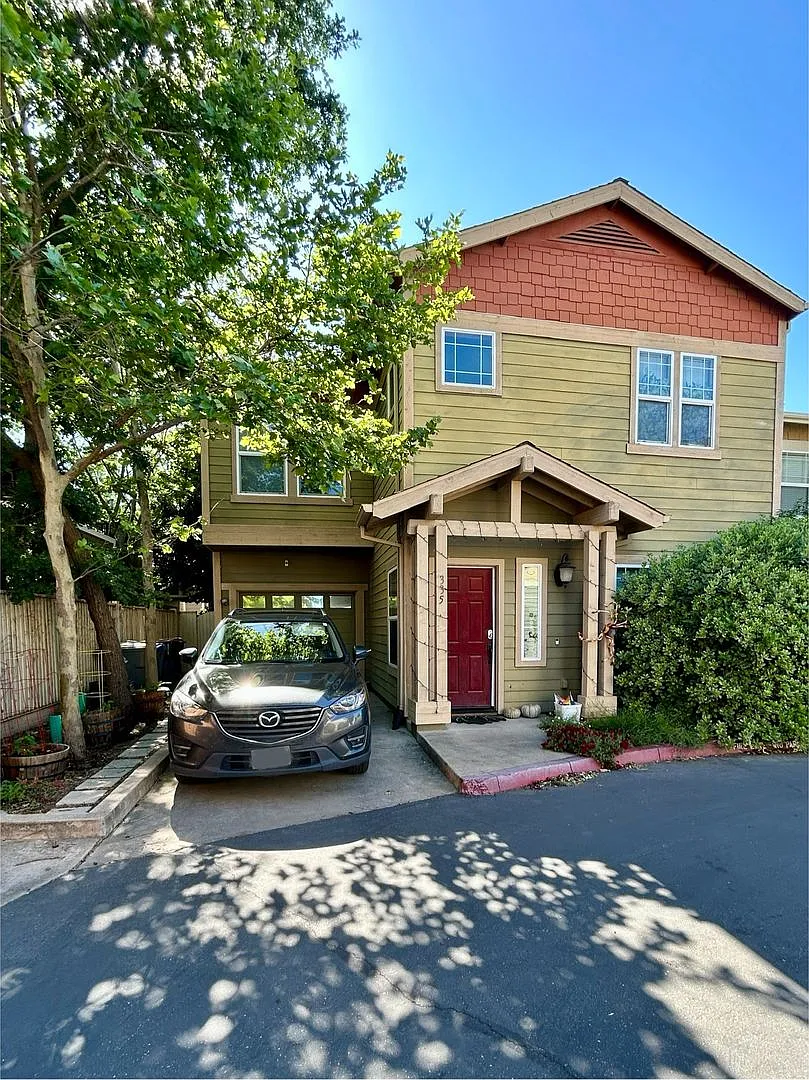 3 Bedroom Home Close to Gym and Shopping-$1,000 OFF First Month's Rent — Photo 2