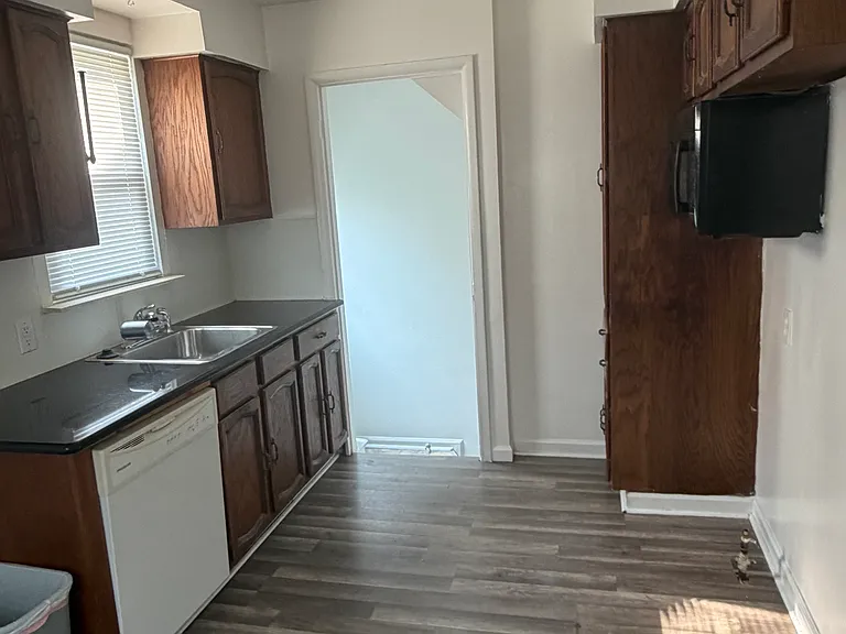 28537 Barton St — Photo 10