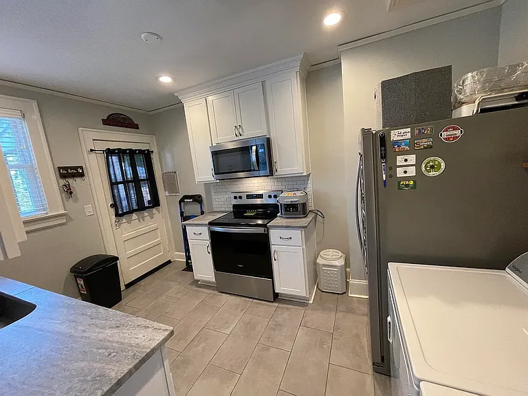 208 Greenwood Ave #B — Photo 14