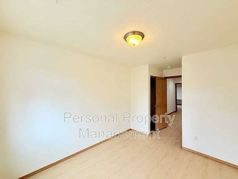 855 NW Ivy St — Photo 16
