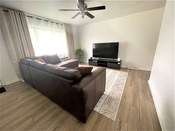 4th image of 2437 Kennedy Dr
