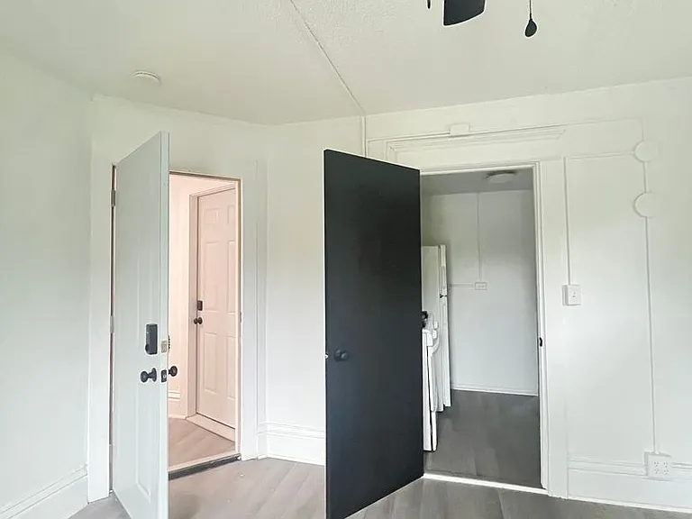 319 Franklin Ave — Photo 24