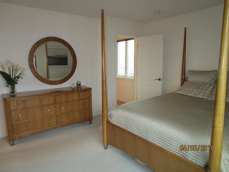 entry to four-poster bedroom