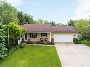 5214 Pinnacle Dr SW, Wyoming, MI 49519