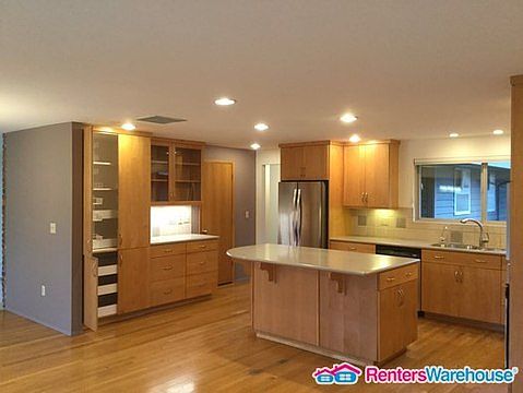 2nd image of 10922 NE 48th St