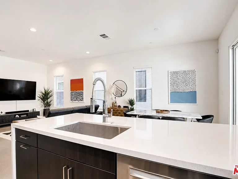 2693 Paragon Loop — Photo 8