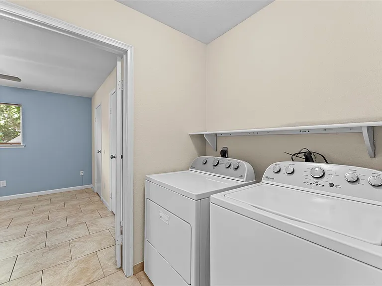 5035 Reno Dr — Photo 17