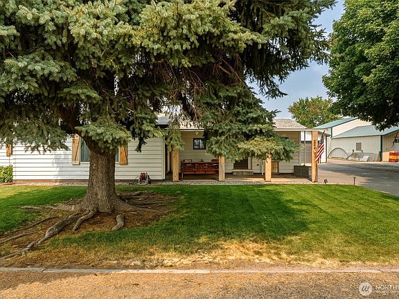 3rd image of 224 Russet Road