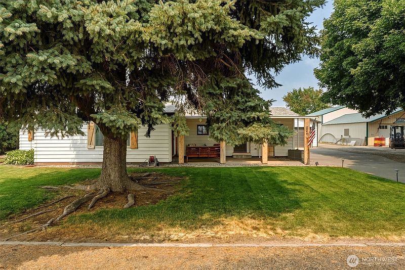 3rd image of 224 Russet Road