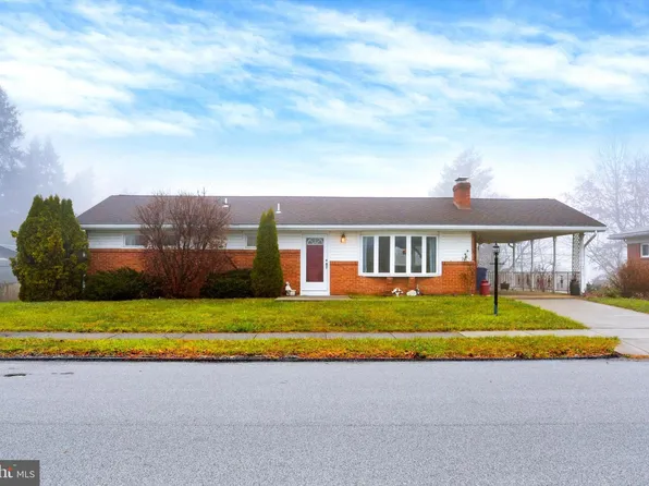 211 Hillcrest Dr, New Cumberland, PA 17070