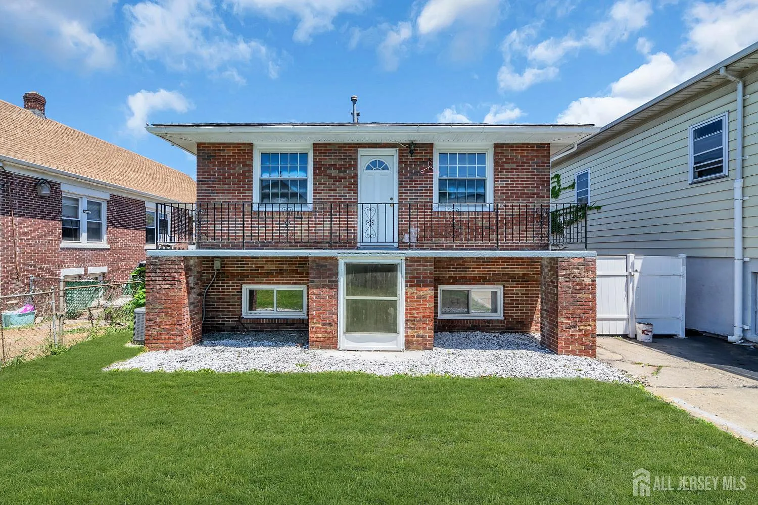 4 bed, 2.0 bath, $4,000 — Photo 4