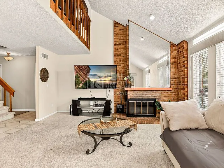 11185 E Linvale Dr — Photo 3