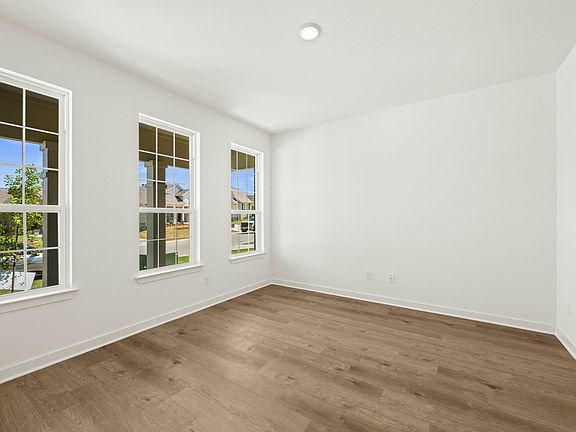 3rd image of 405 University Ave