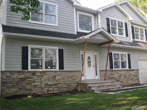 3rd image of 135 Henry St