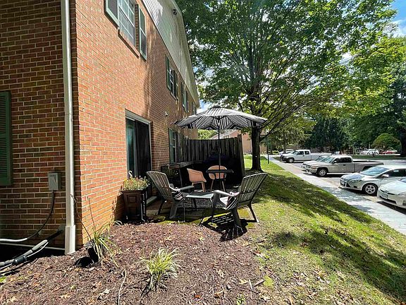 2nd image of 452 Marlington St