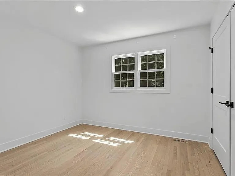 8105 Rosewood Dr — Photo 13
