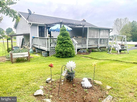 3rd image of 27 Canterbury Dr