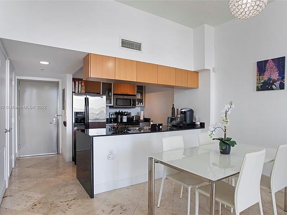 4th image of 1750 N Bayshore Dr APT 5605