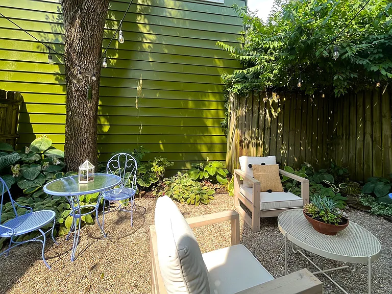 2124 Herrick Ave — Photo 30