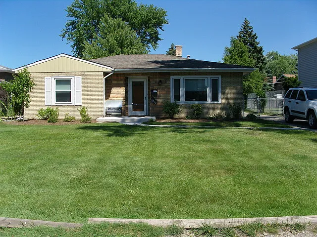 5611 N Fairview Ave photo 1