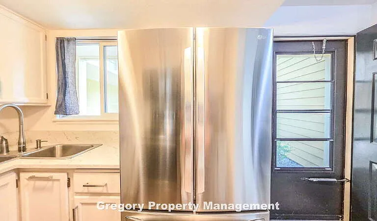 15802 Leary Way — Photo 8