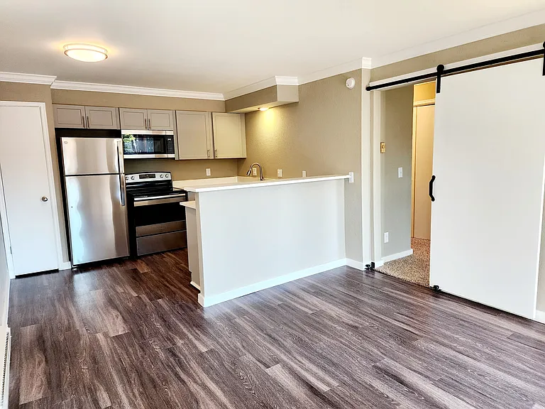 Jr. 1bd Kitchen Bedroom Entry