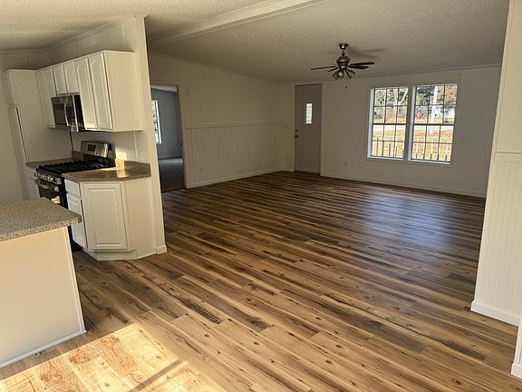 5th image of 7067 Hall Rd