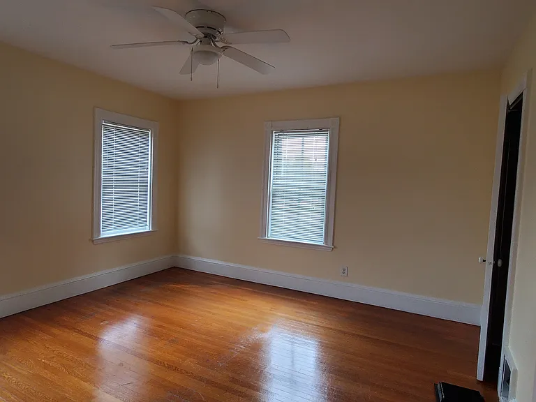 Front bedroom w 2 closets