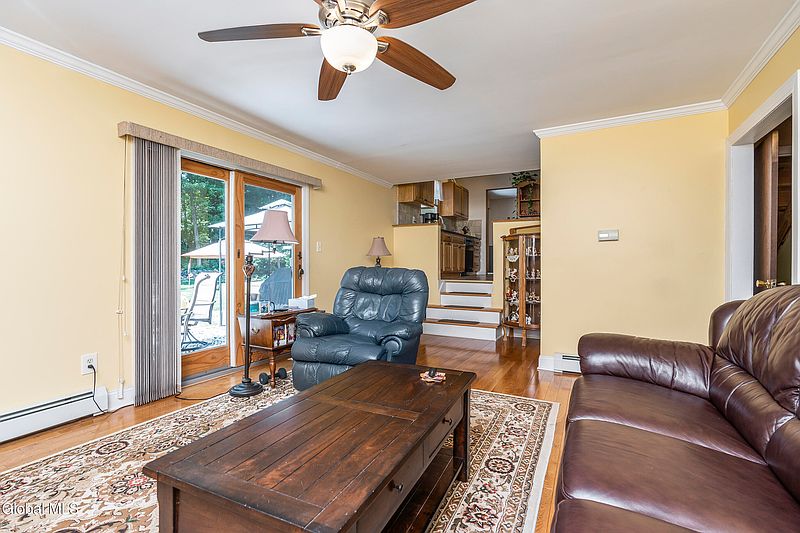 4th image of 633 Alexander Drive