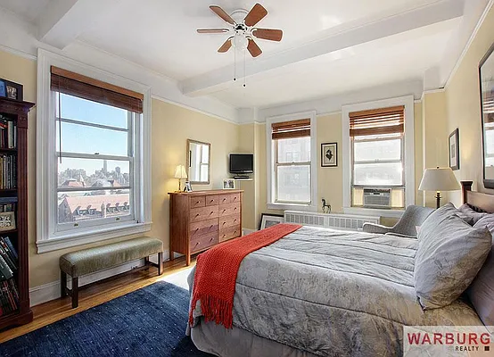 Sold by Warburg | media 17