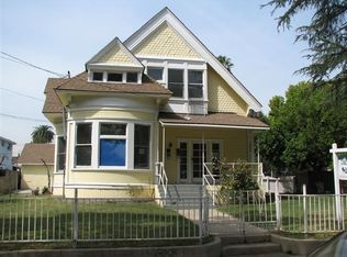 897 N Summit Ave, Pasadena, CA 91103