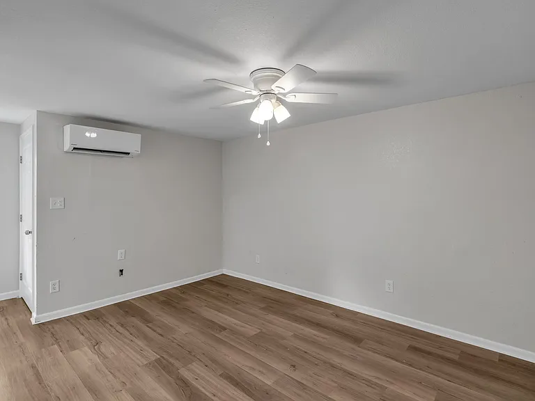 3521 Parr Ln — Photo 8