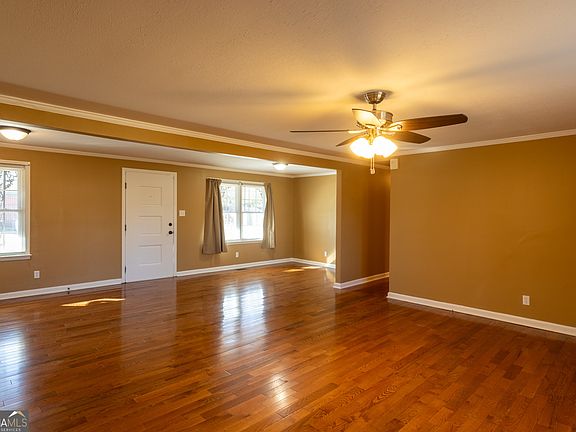 3rd image of 3491 Sandy Cir