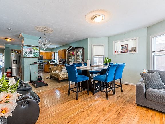 5th image of 10 Lucian St