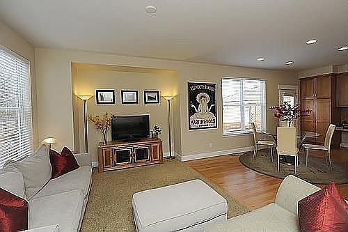 3rd image of 2753 Dayton St