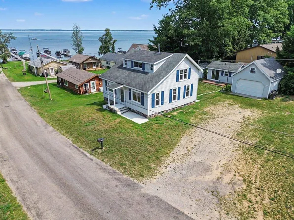110 Guernsey Ave #6-7, Houghton Lake, MI 48629