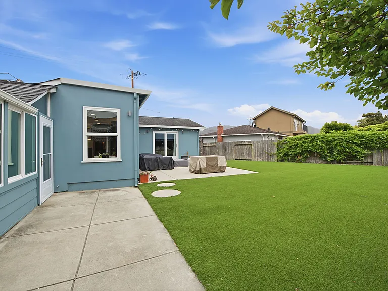 796 Crespi Dr — Photo 34