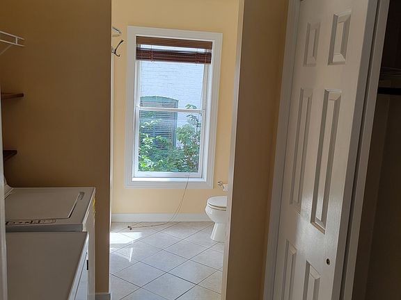 5th image of 1008 W Franklin St