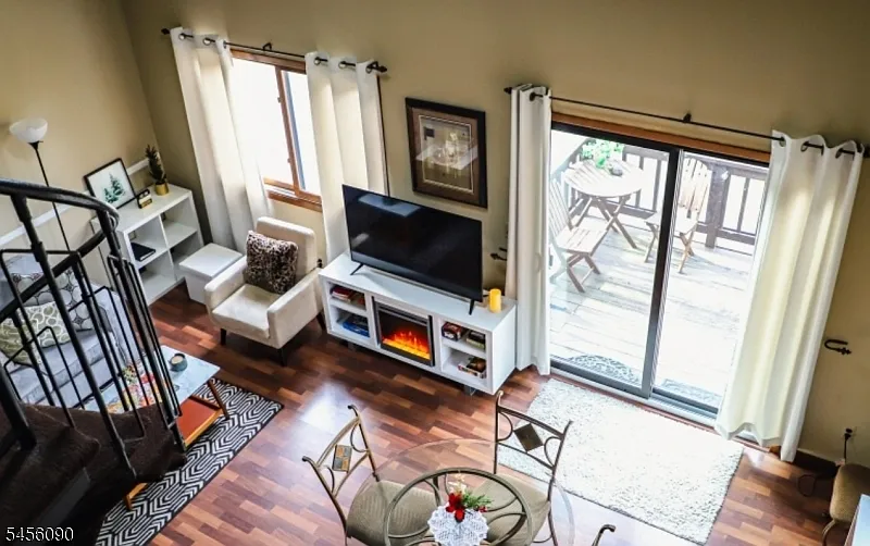 3 bed, 2.0 bath, $2,400 — Photo 4