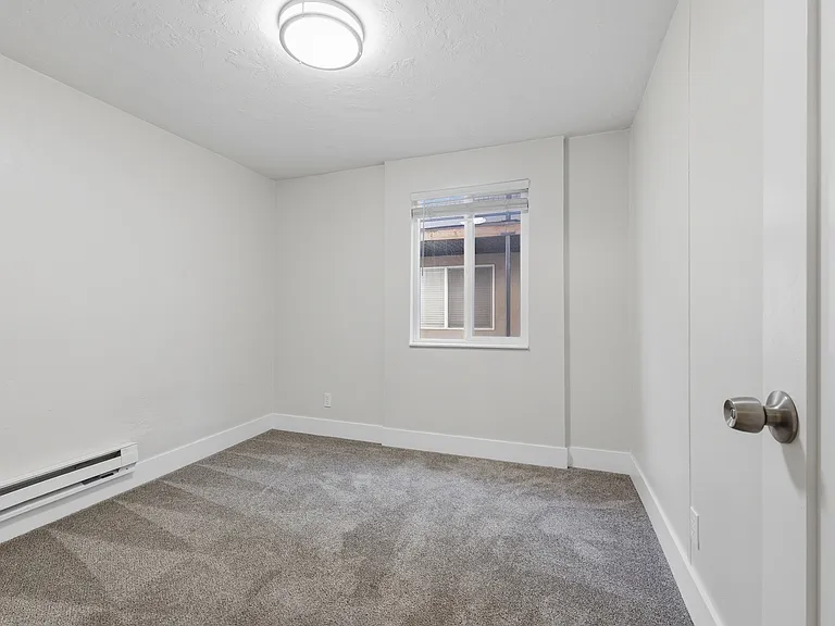 831 W Lennox St — Photo 4