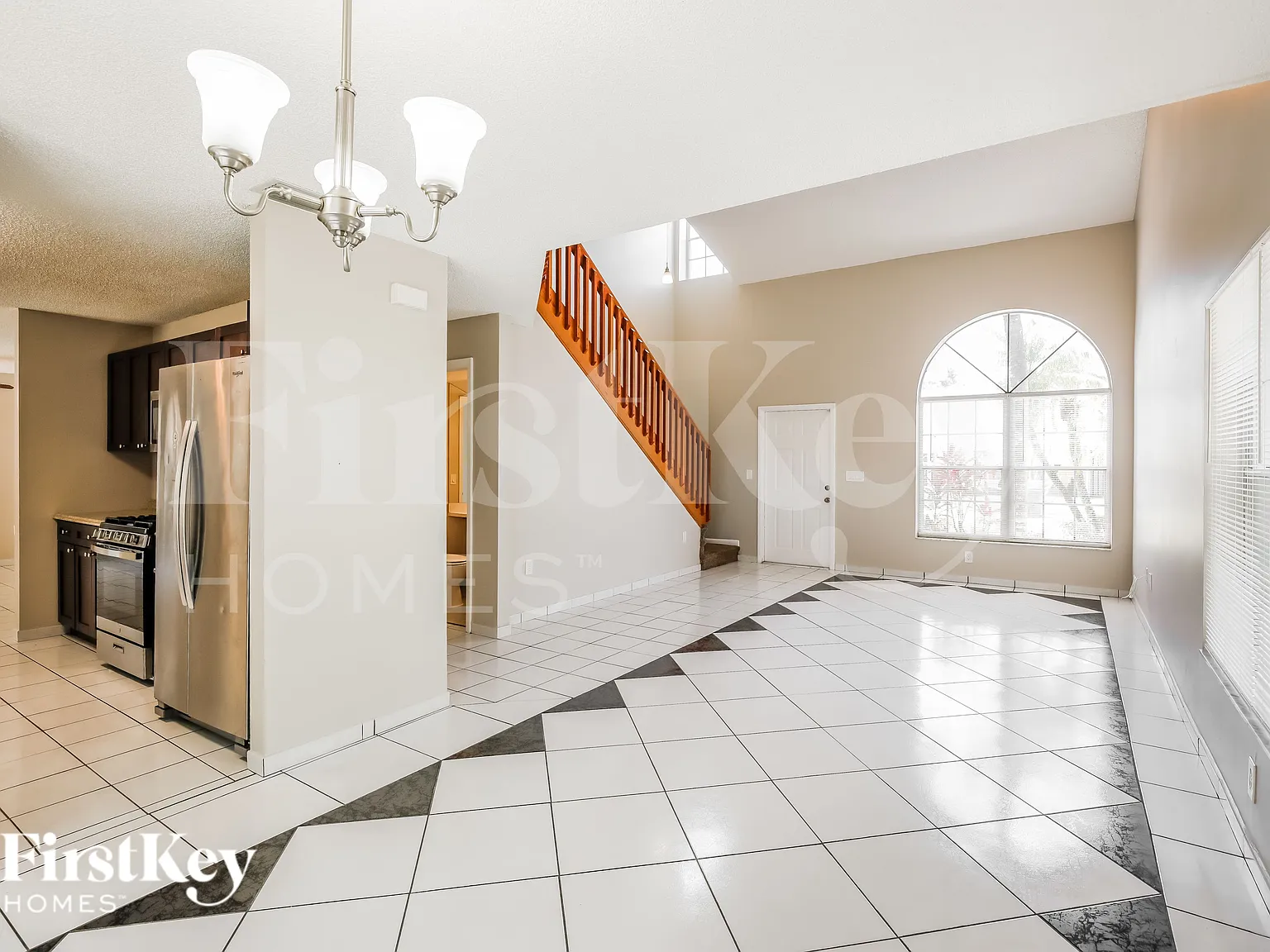 4 bed, 2.0 bath, 2039 sqft, $4,365 — Photo 3